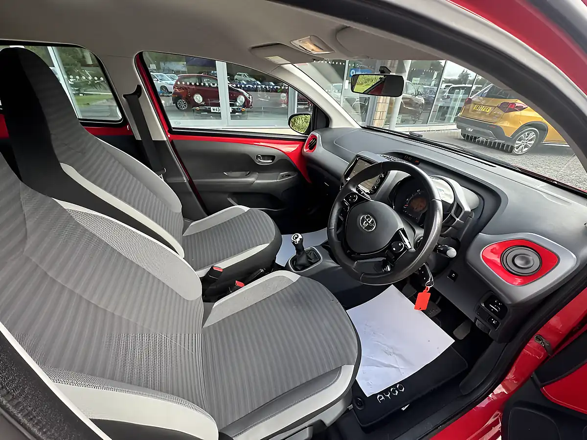 Used 2018 Toyota Aygo X-Play Red - Interior and Exterior details 12