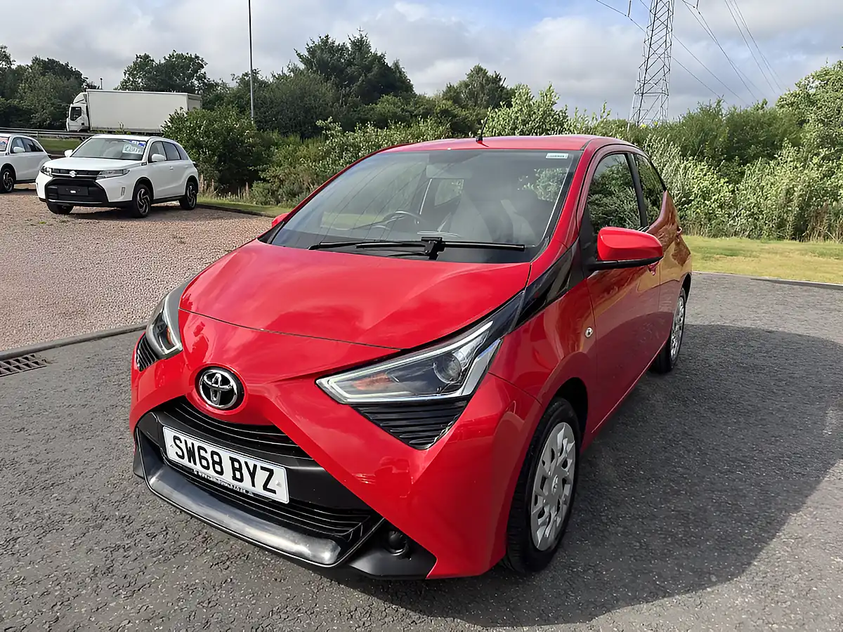 Used 2018 Toyota Aygo X-Play Red - Interior and Exterior details 3