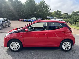 Used 2018 Toyota Aygo X-Play Red - Interior and Exterior details 4