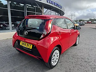 Used 2018 Toyota Aygo X-Play Red - Interior and Exterior details 8