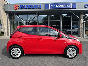 Used 2018 Toyota Aygo X-Play Red - Interior and Exterior details 9