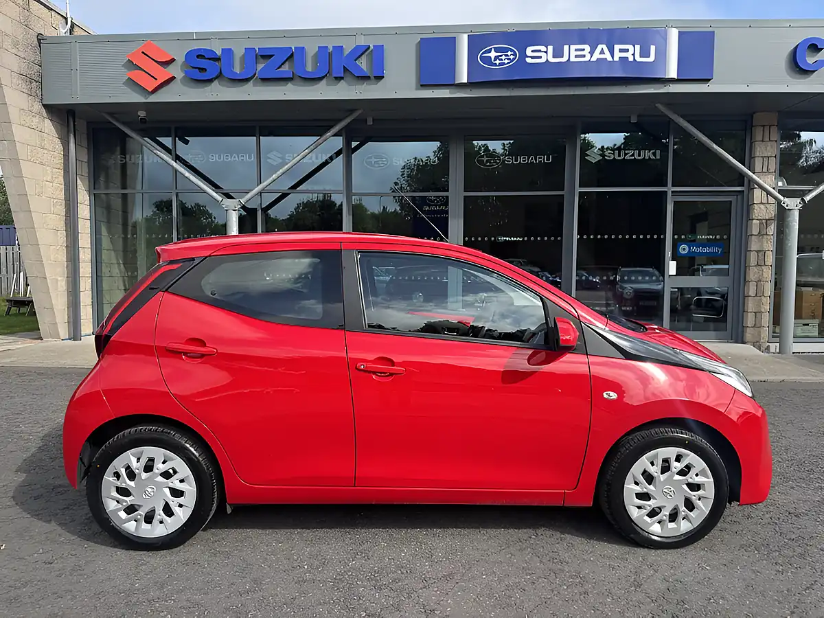 Used 2018 Toyota Aygo X-Play Red - Interior and Exterior details 9