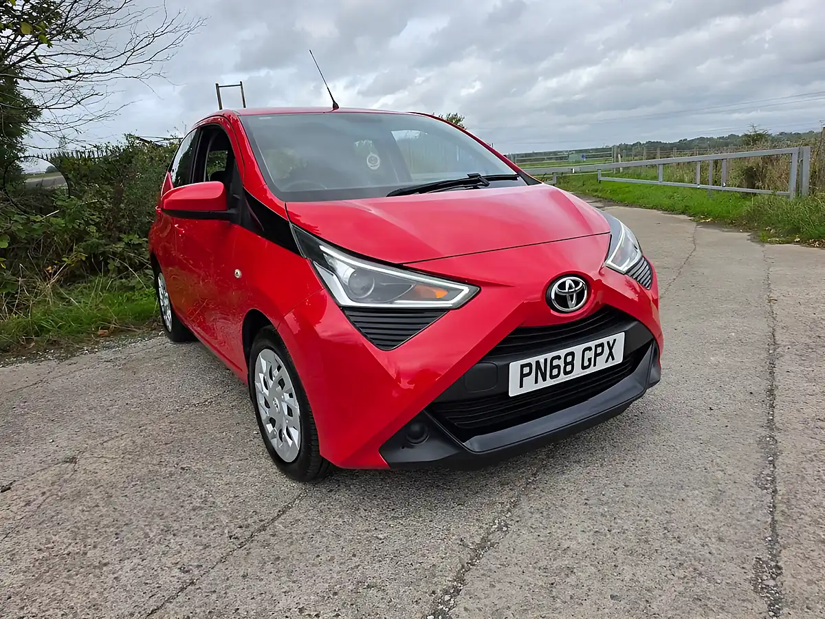 Used 2018 Toyota Aygo X-Play Red - Front View
