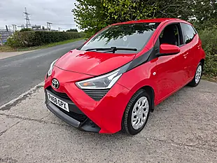 Used 2018 Toyota Aygo X-Play Red - Interior and Exterior details 4
