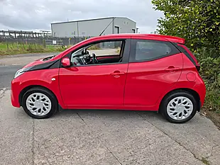 Used 2018 Toyota Aygo X-Play Red - Interior and Exterior details 5