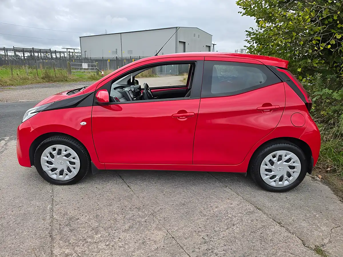 Used 2018 Toyota Aygo X-Play Red - Interior and Exterior details 5