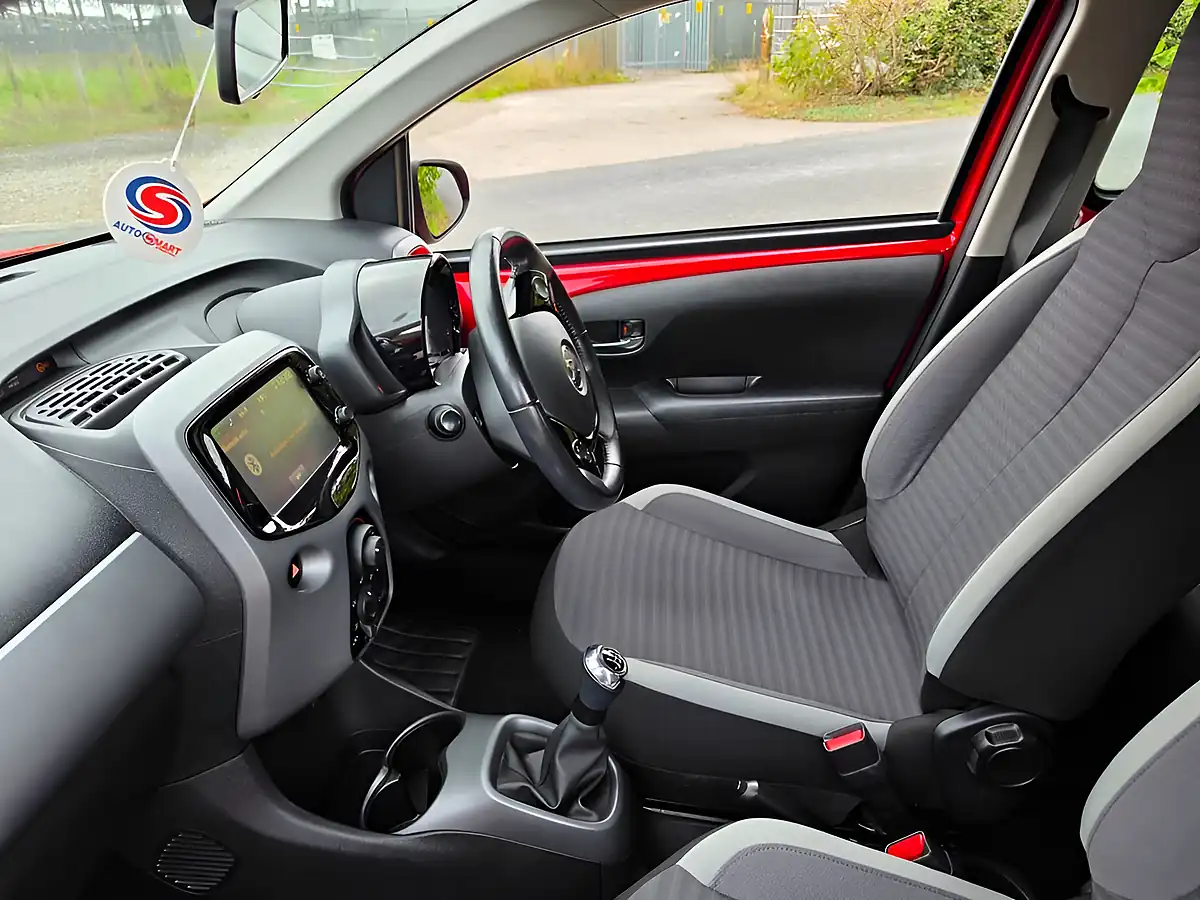 Used 2018 Toyota Aygo X-Play Red - Interior and Exterior details 8
