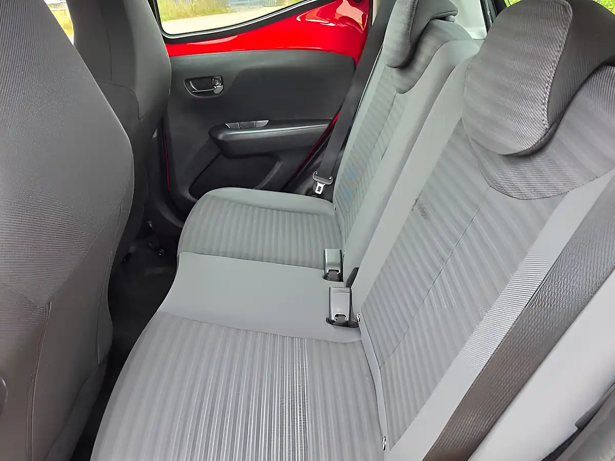 Used 2018 Toyota Aygo X-Play Red - Interior and Exterior details 9