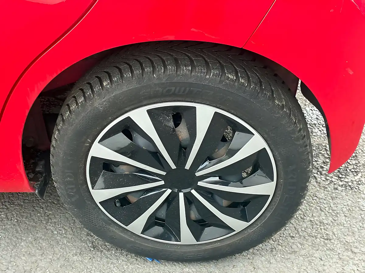 Used 2018 Toyota Aygo X-Play Red - Interior and Exterior details 14
