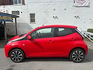 Used 2018 Toyota Aygo X-Play Red - Interior and Exterior details 7