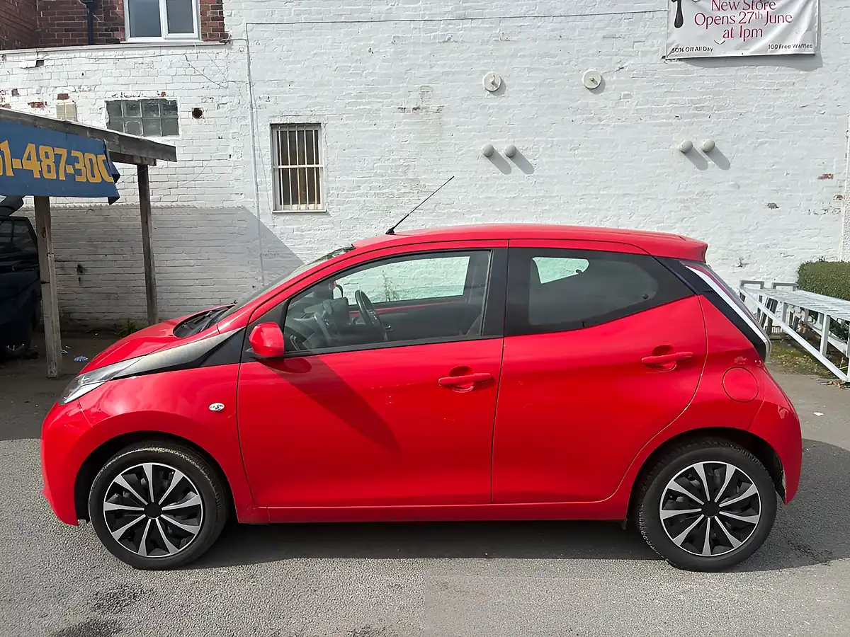 Used 2018 Toyota Aygo X-Play Red - Interior and Exterior details 7