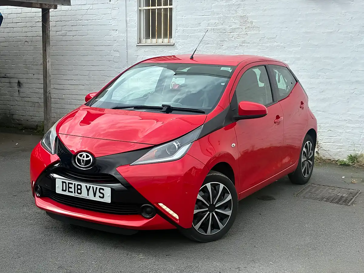 Used 2018 Toyota Aygo X-Play Red - Interior and Exterior details 8