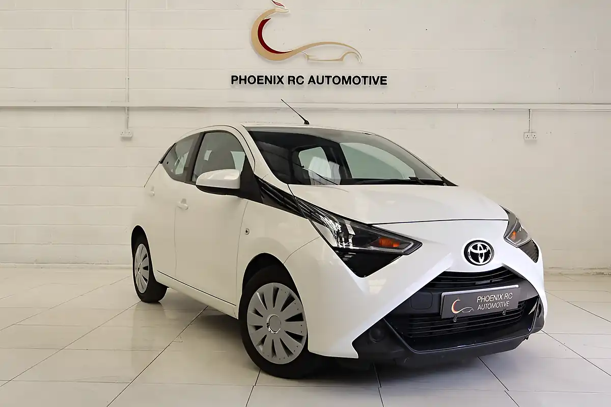 Used 2018 Toyota Aygo X-Play White - Front View