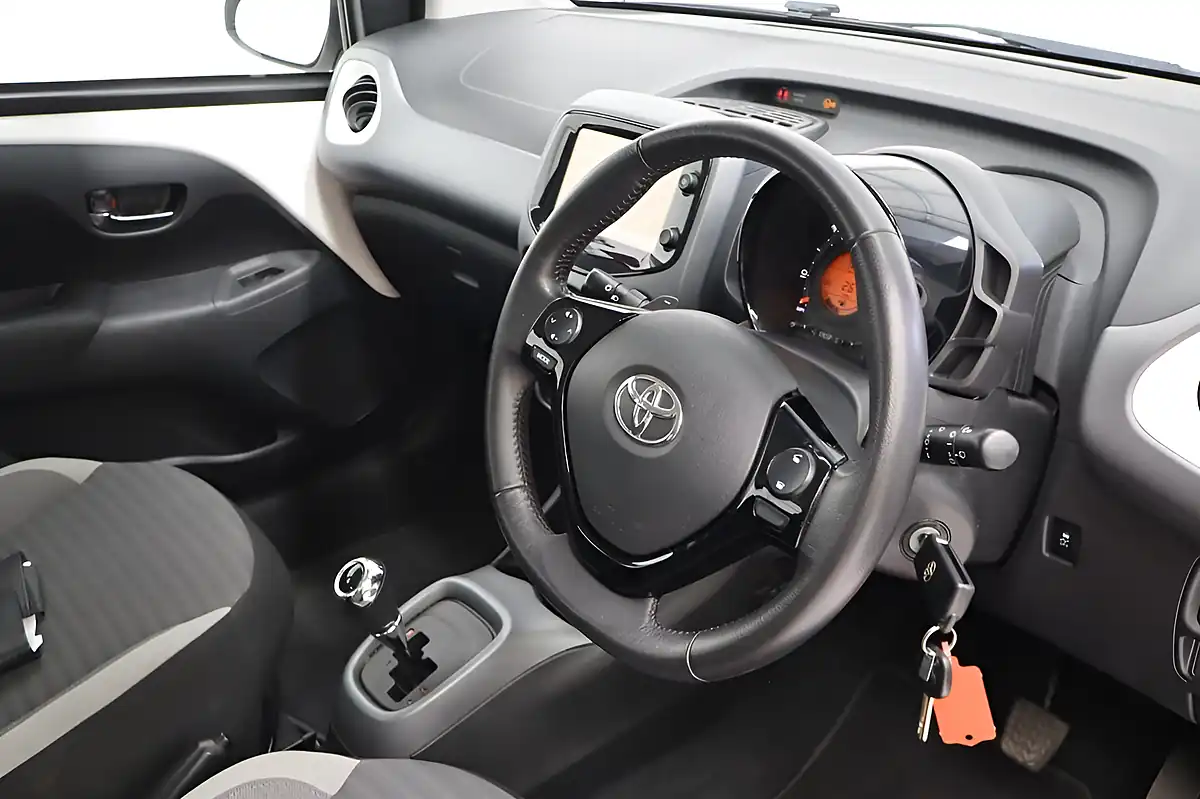 Used 2018 Toyota Aygo X-Play White - Interior and Exterior details 11
