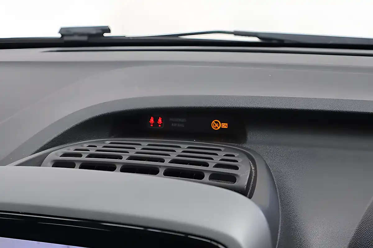 Used 2018 Toyota Aygo X-Play White - Interior and Exterior details 16