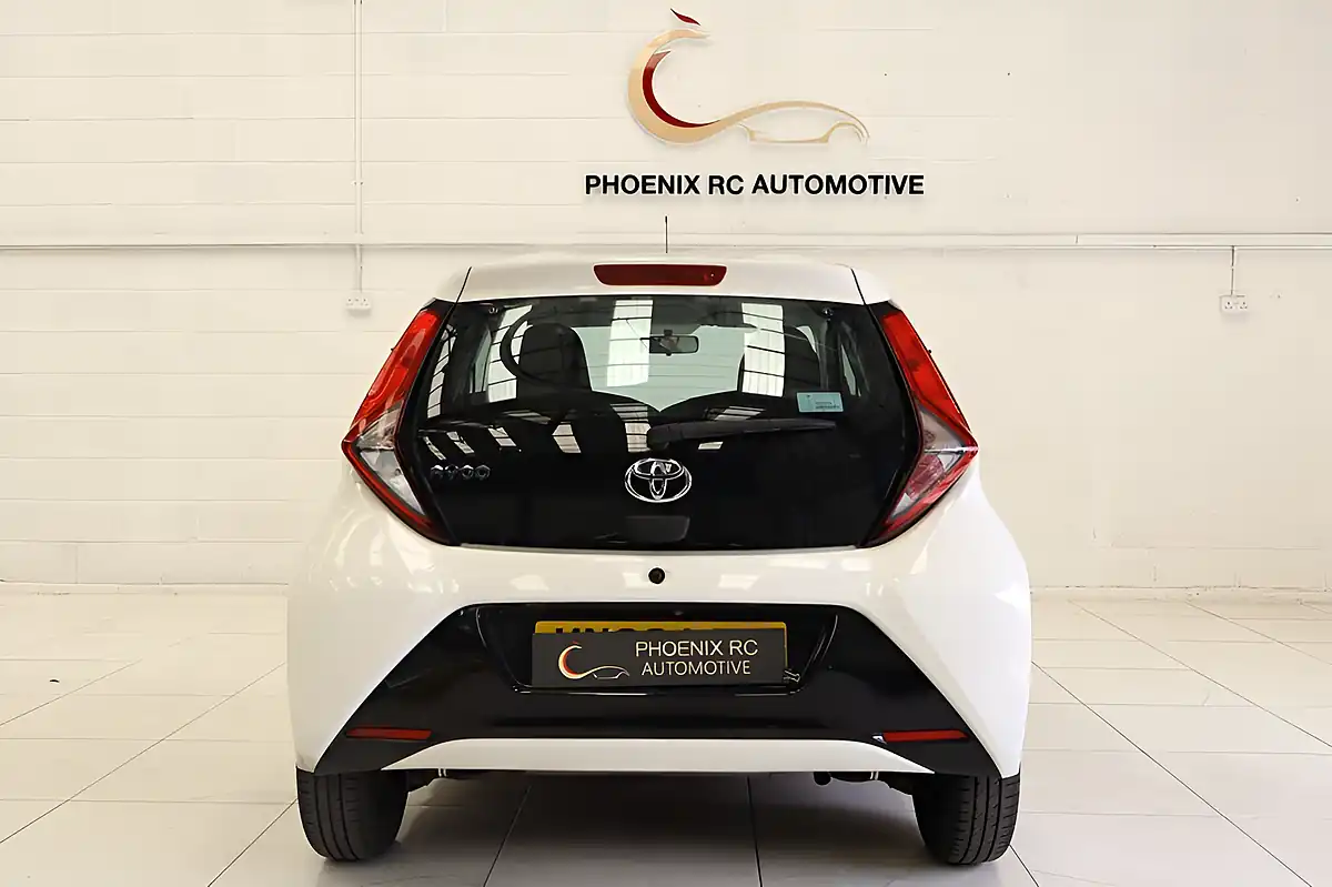 Used 2018 Toyota Aygo X-Play White - Interior and Exterior details 5