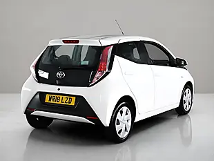 Used 2018 Toyota Aygo X-Play White - Interior and Exterior details 6
