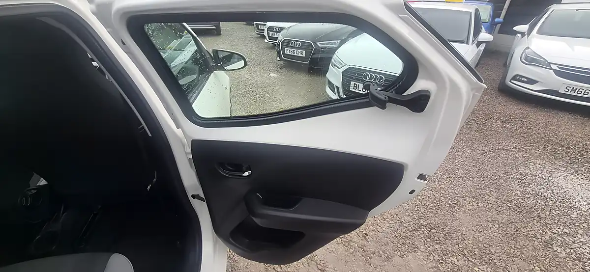 Used 2018 Toyota Aygo X-Play White - Interior and Exterior details 15