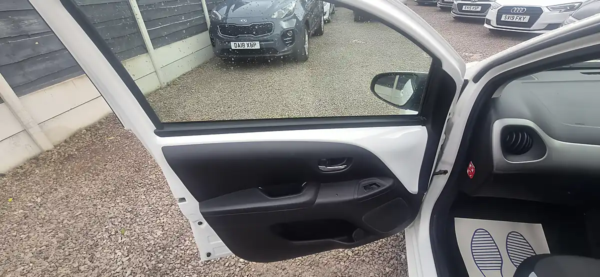 Used 2018 Toyota Aygo X-Play White - Interior and Exterior details 18