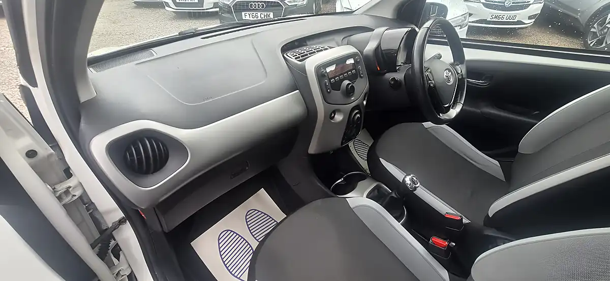 Used 2018 Toyota Aygo X-Play White - Interior and Exterior details 19