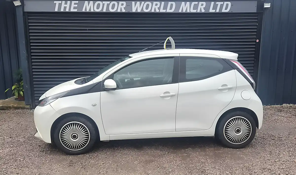 Used 2018 Toyota Aygo X-Play White - Interior and Exterior details 6