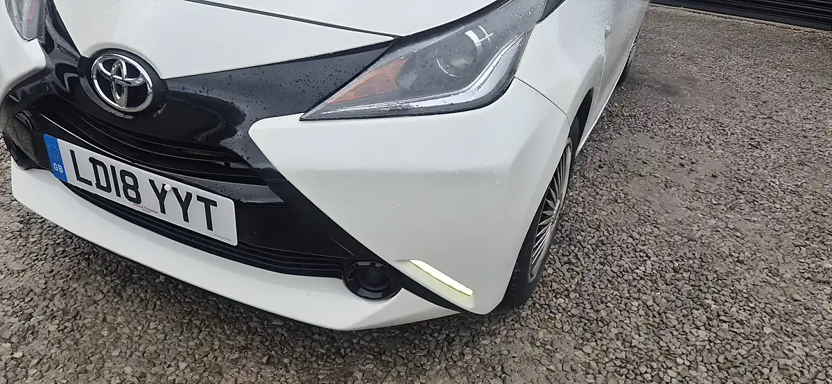 Used 2018 Toyota Aygo X-Play White - Interior and Exterior details 9