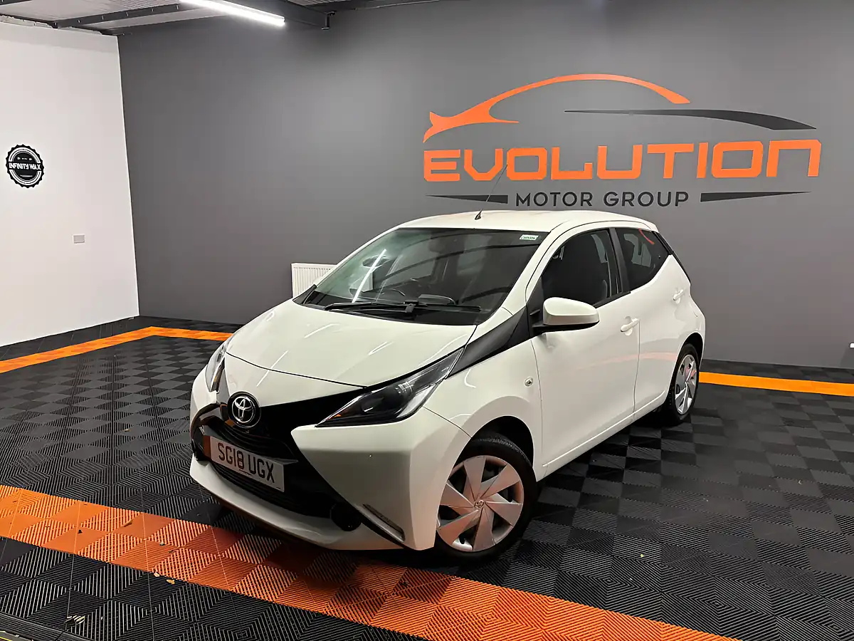 Used 2018 Toyota Aygo X-Play White - Interior and Exterior details 4