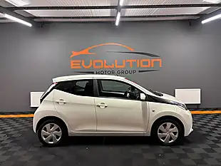 Used 2018 Toyota Aygo X-Play White - Interior and Exterior details 5