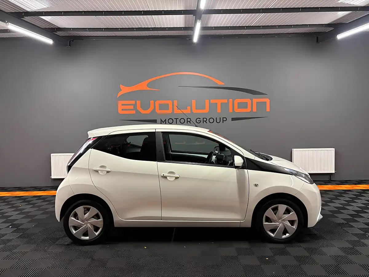Used 2018 Toyota Aygo X-Play White - Interior and Exterior details 5