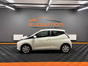 Used 2018 Toyota Aygo X-Play White - Interior and Exterior details 6