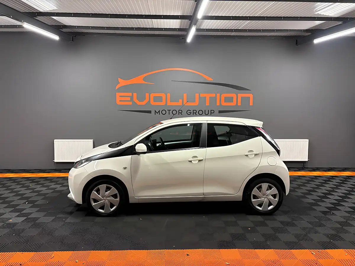 Used 2018 Toyota Aygo X-Play White - Interior and Exterior details 6