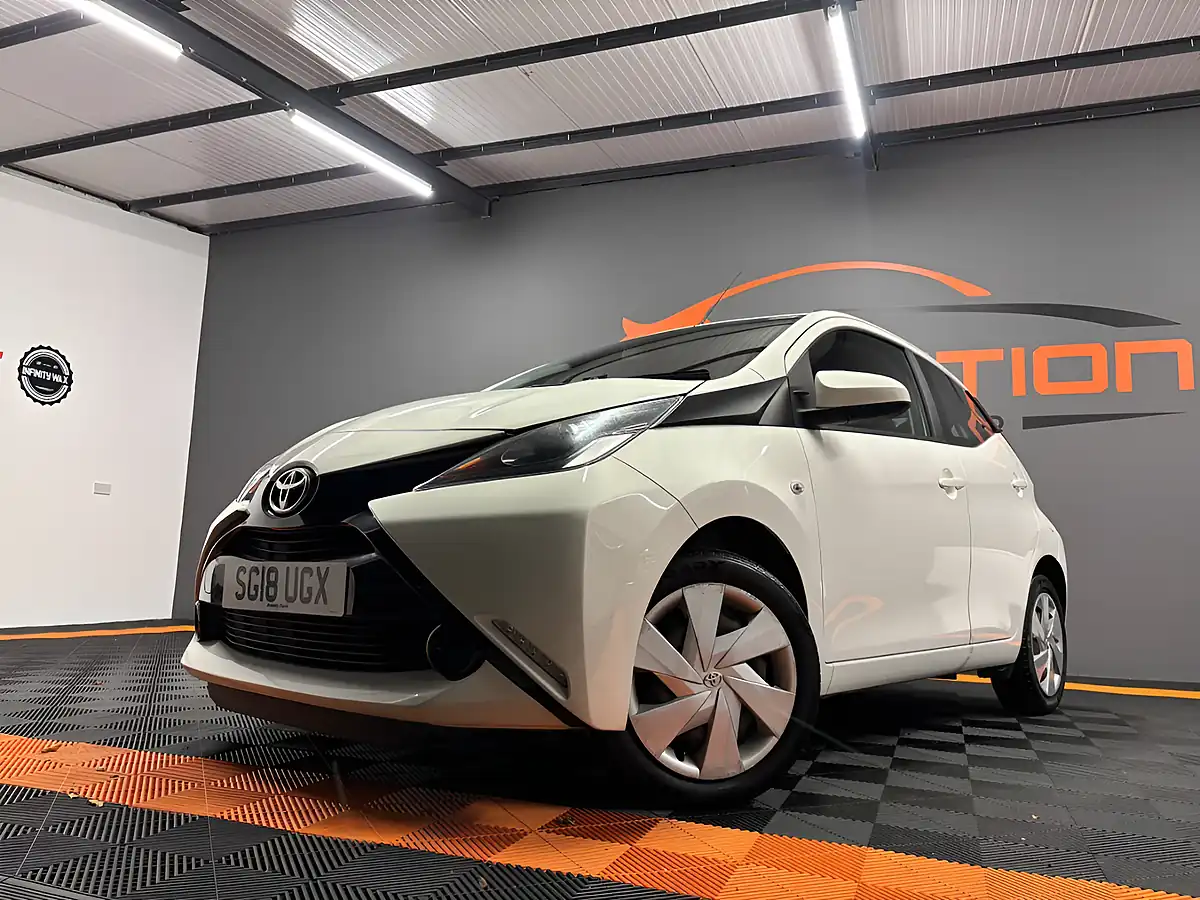 Used 2018 Toyota Aygo X-Play White - Interior and Exterior details 7