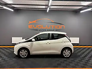 Used 2018 Toyota Aygo X-Play White - Interior and Exterior details 8