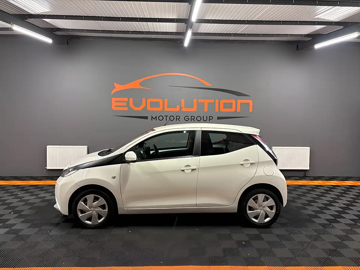 Used 2018 Toyota Aygo X-Play White - Interior and Exterior details 8