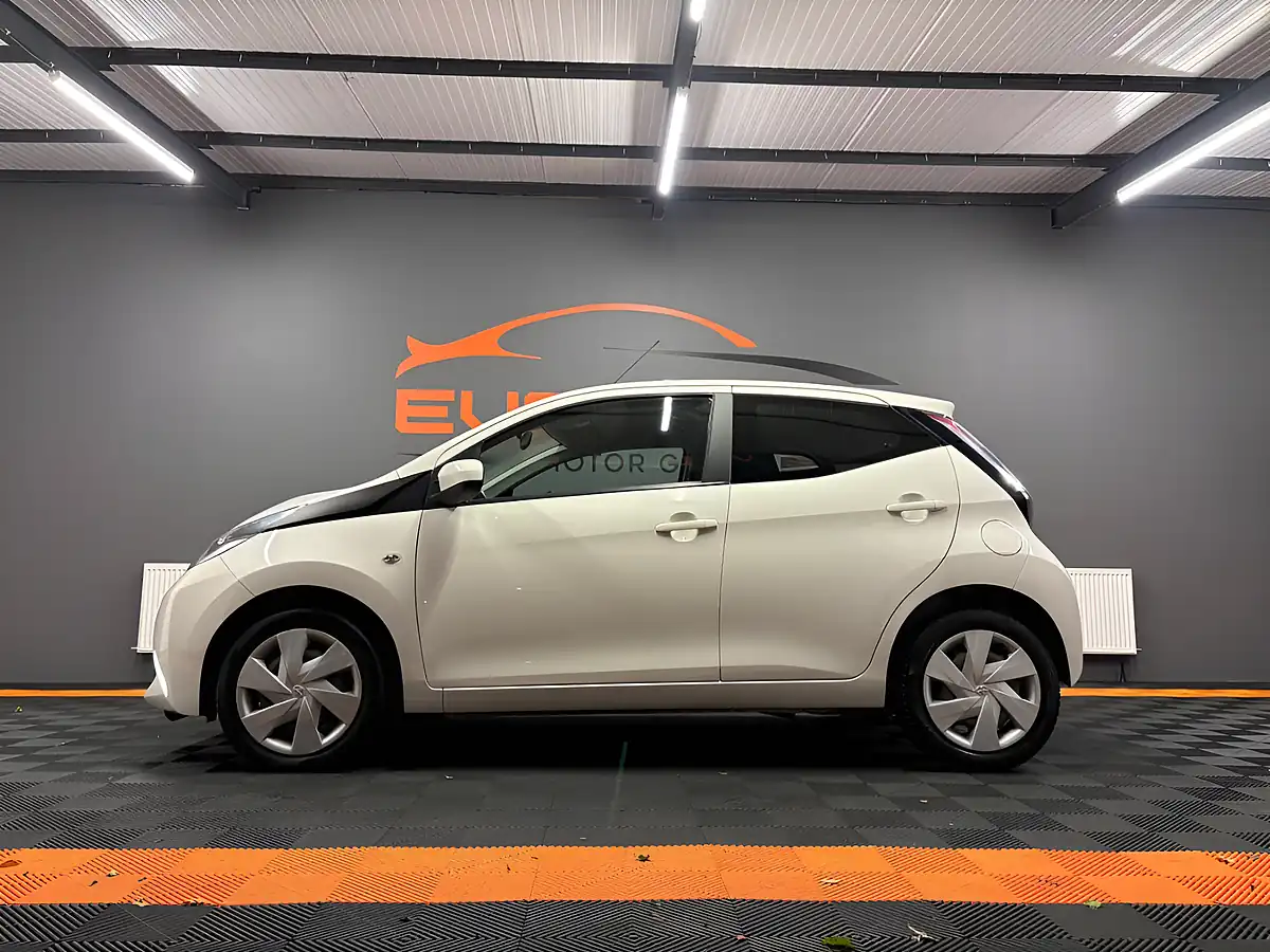 Used 2018 Toyota Aygo X-Play White - Interior and Exterior details 9