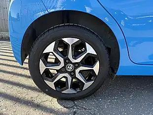 Used 2018 Toyota Aygo X-Plore Blue - Interior and Exterior details 17