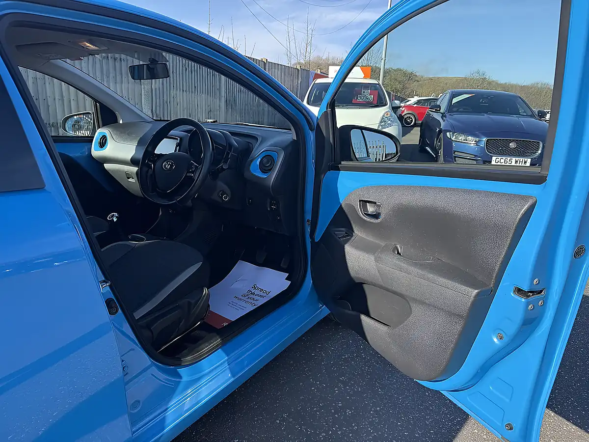 Used 2018 Toyota Aygo X-Plore Blue - Interior and Exterior details 18