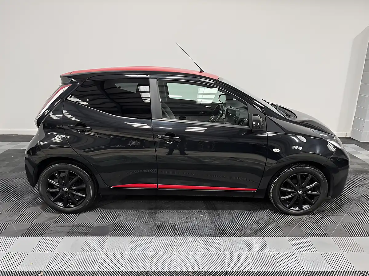 Used 2018 Toyota Aygo X-Press Black - Interior and Exterior details 8