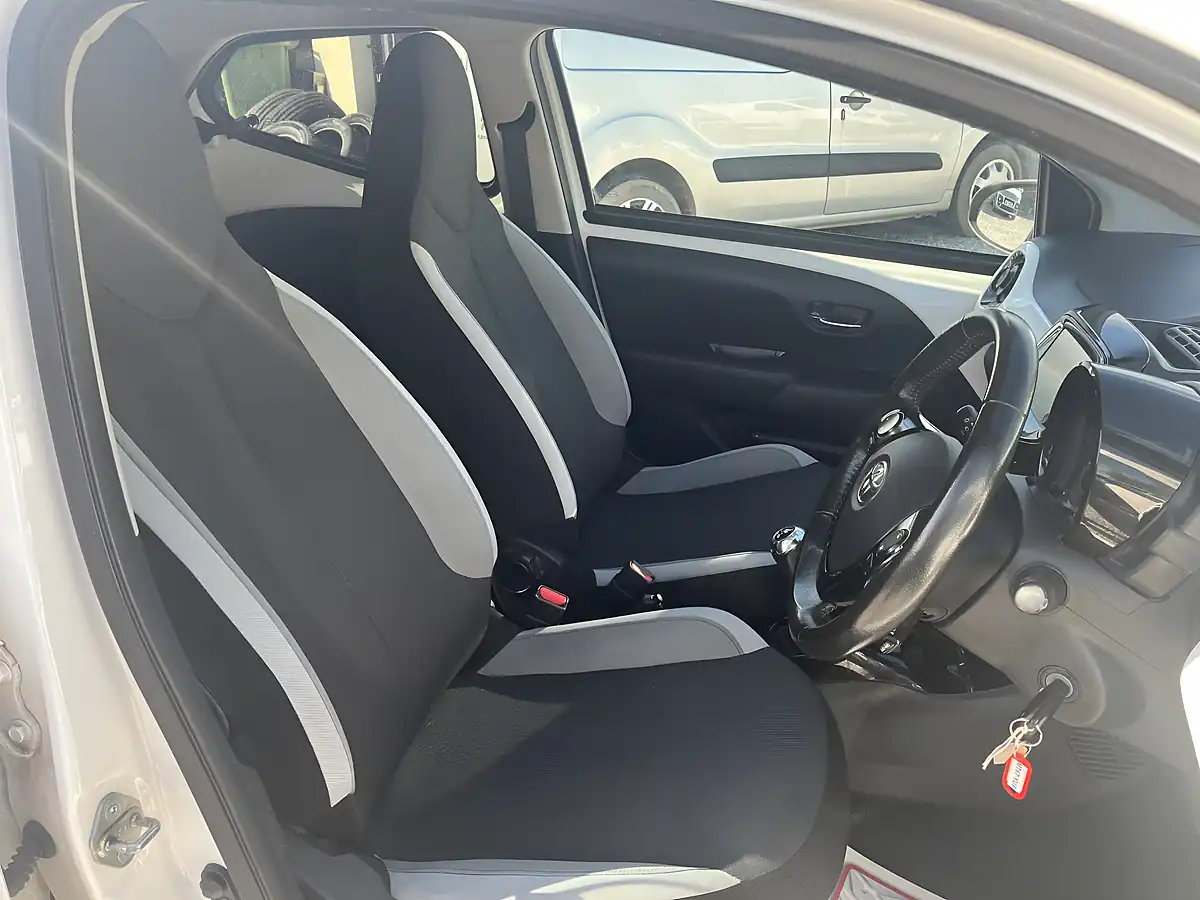 Used 2018 Toyota Aygo X-Press White - Interior and Exterior details 16