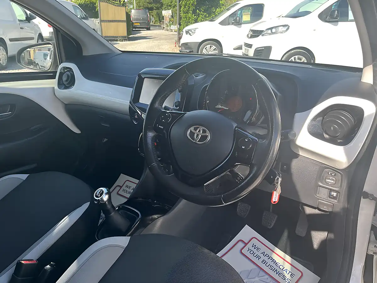 Used 2018 Toyota Aygo X-Press White - Interior and Exterior details 4
