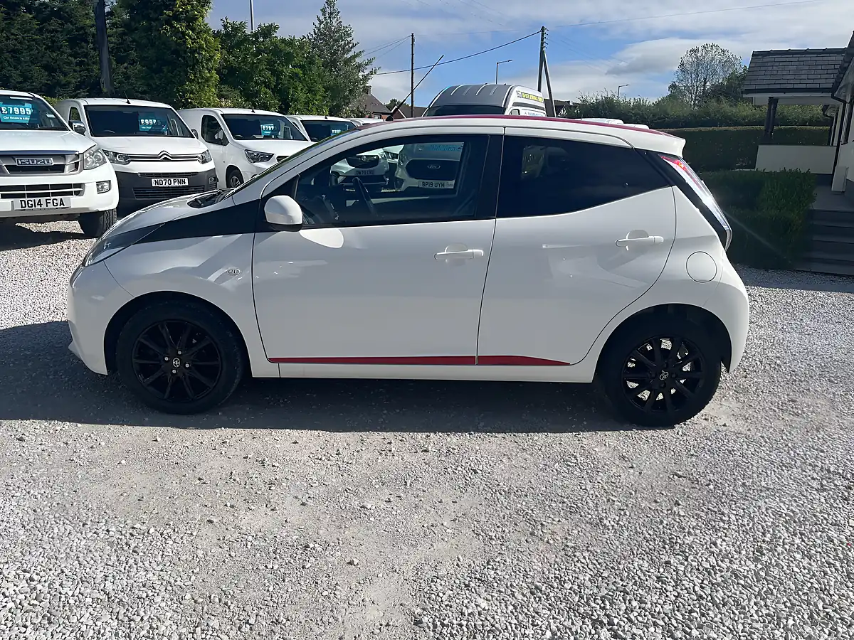 Used 2018 Toyota Aygo X-Press White - Interior and Exterior details 5