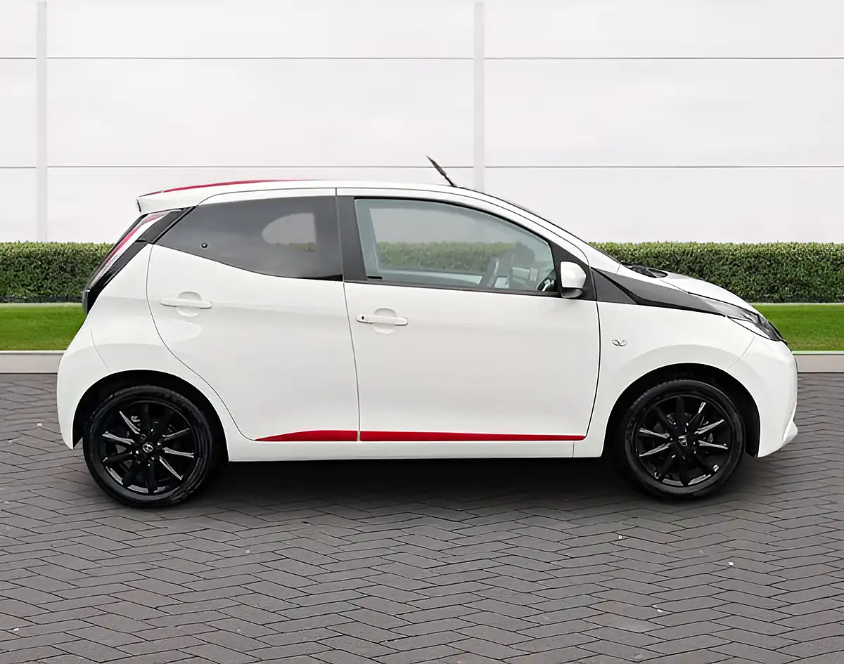 Used 2018 Toyota Aygo X-Press White - Interior and Exterior details 2