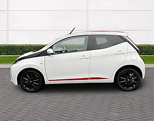 Used 2018 Toyota Aygo X-Press White - Interior and Exterior details 6