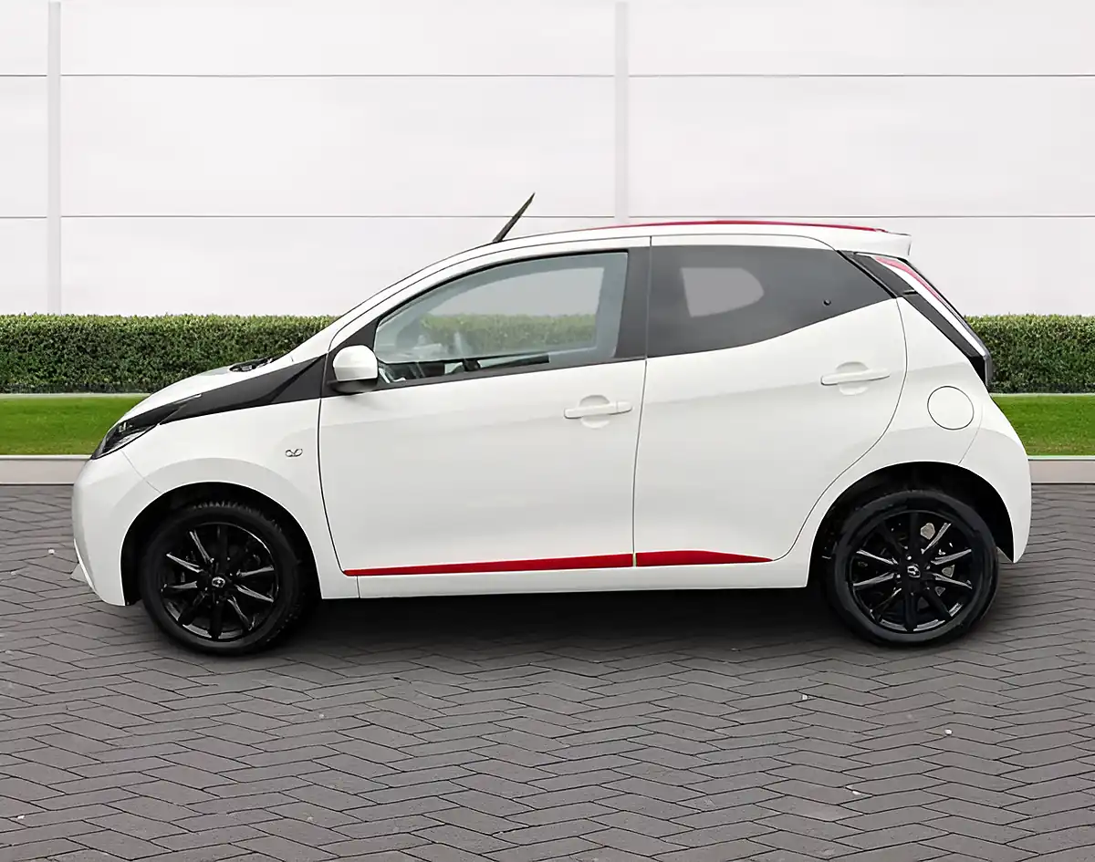 Used 2018 Toyota Aygo X-Press White - Interior and Exterior details 6