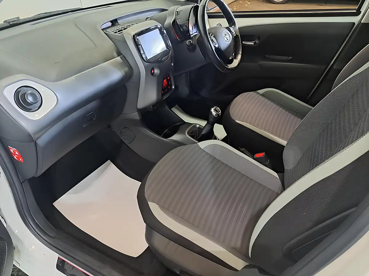 Used 2018 Toyota Aygo X-Press White - Interior and Exterior details 16