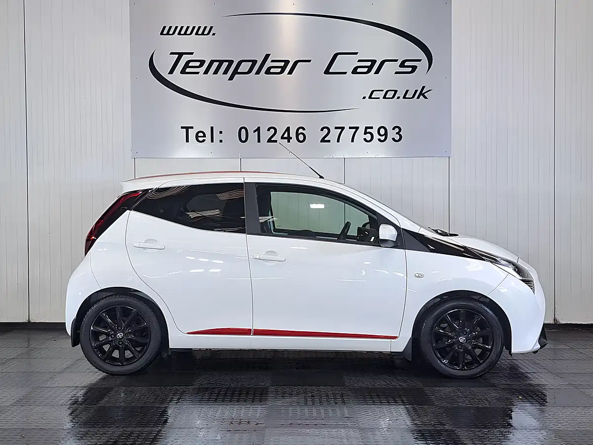 Used 2018 Toyota Aygo X-Press White - Interior and Exterior details 3