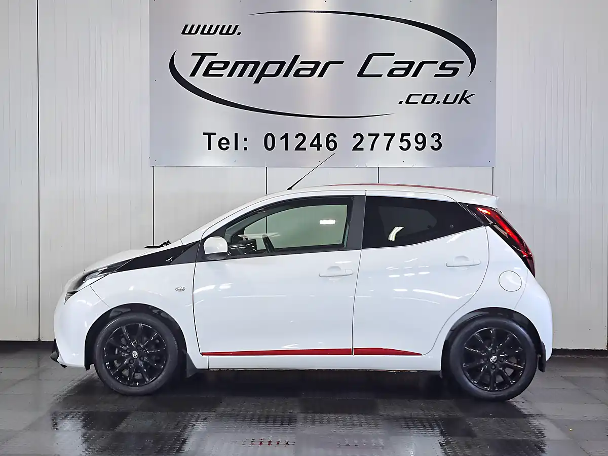 Used 2018 Toyota Aygo X-Press White - Interior and Exterior details 5