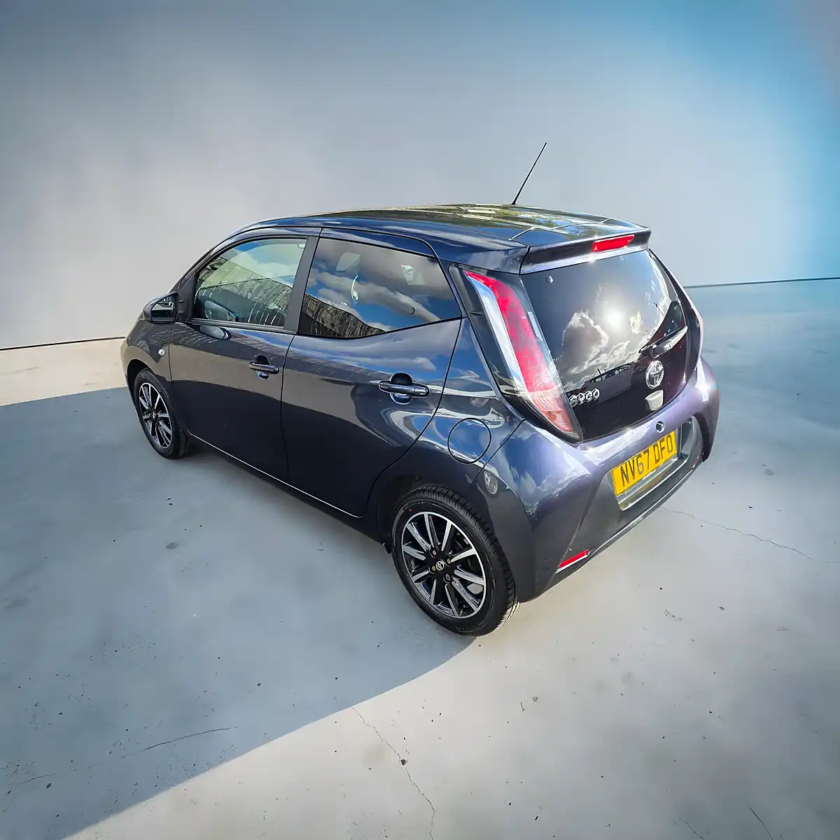 Used 2018 Toyota Aygo X-Style Deep Sky Blue - Interior and Exterior details 4