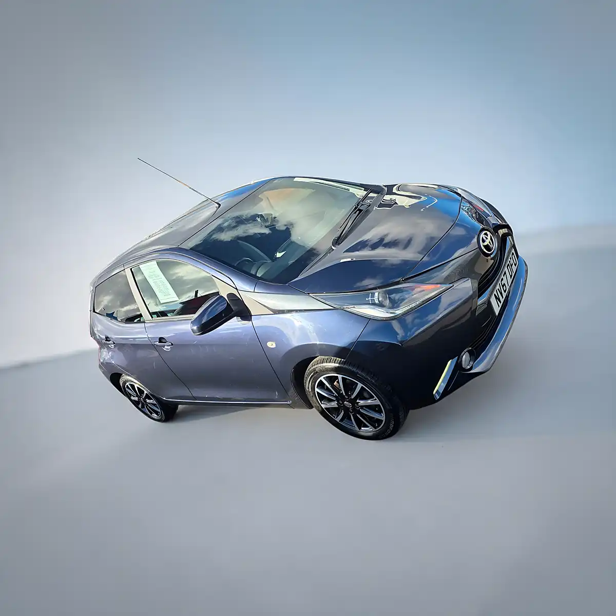 Used 2018 Toyota Aygo X-Style Deep Sky Blue - Interior and Exterior details 8