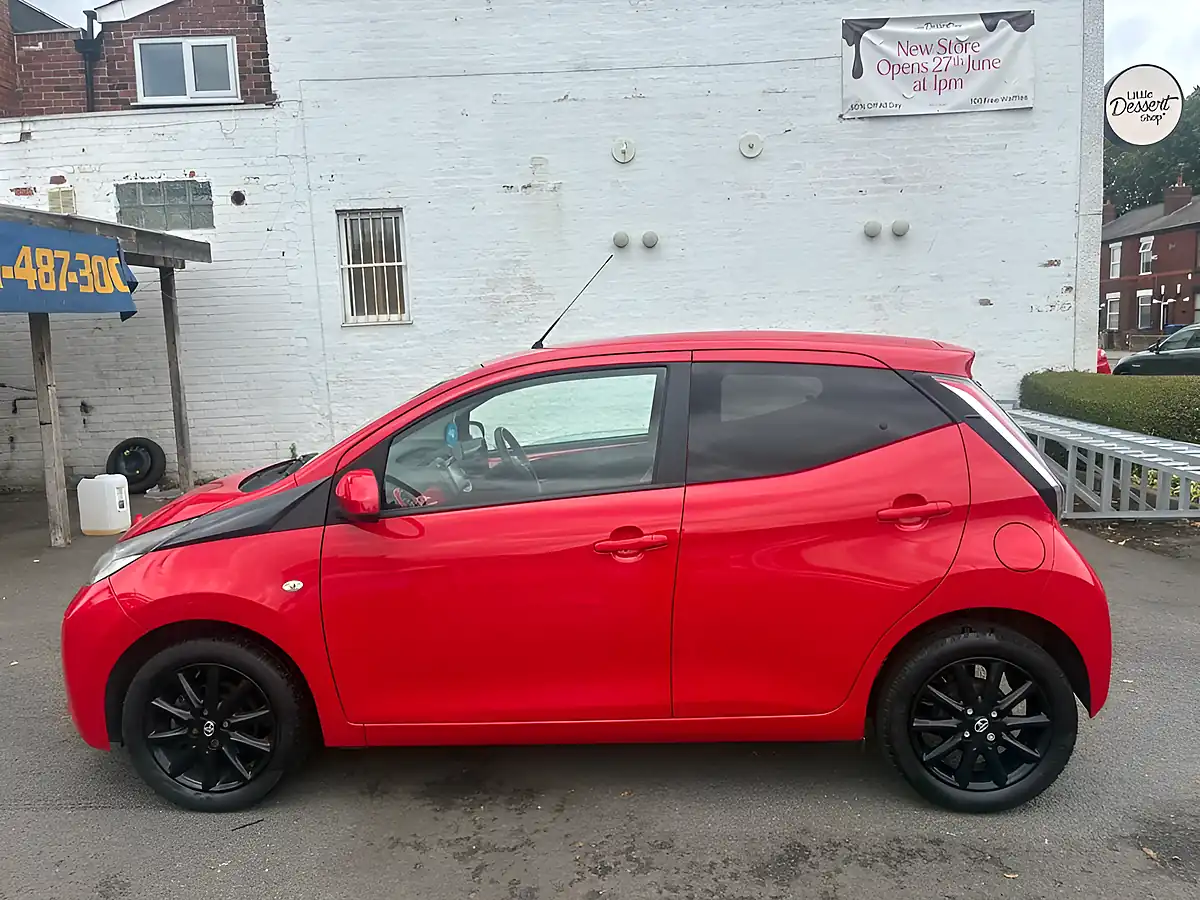 Used 2018 Toyota Aygo X-Style Red - Interior and Exterior details 7